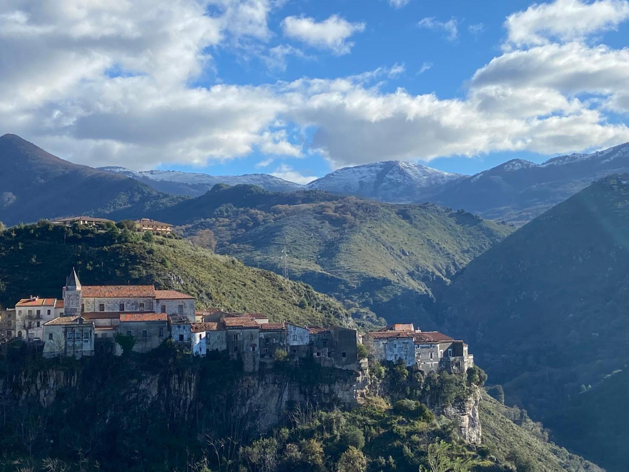 La Terrazza Nel Borgo Hotell Tortora Exteriör bild